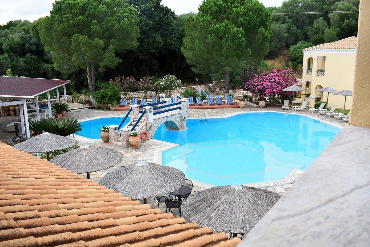 Karavostasi Beach 3*